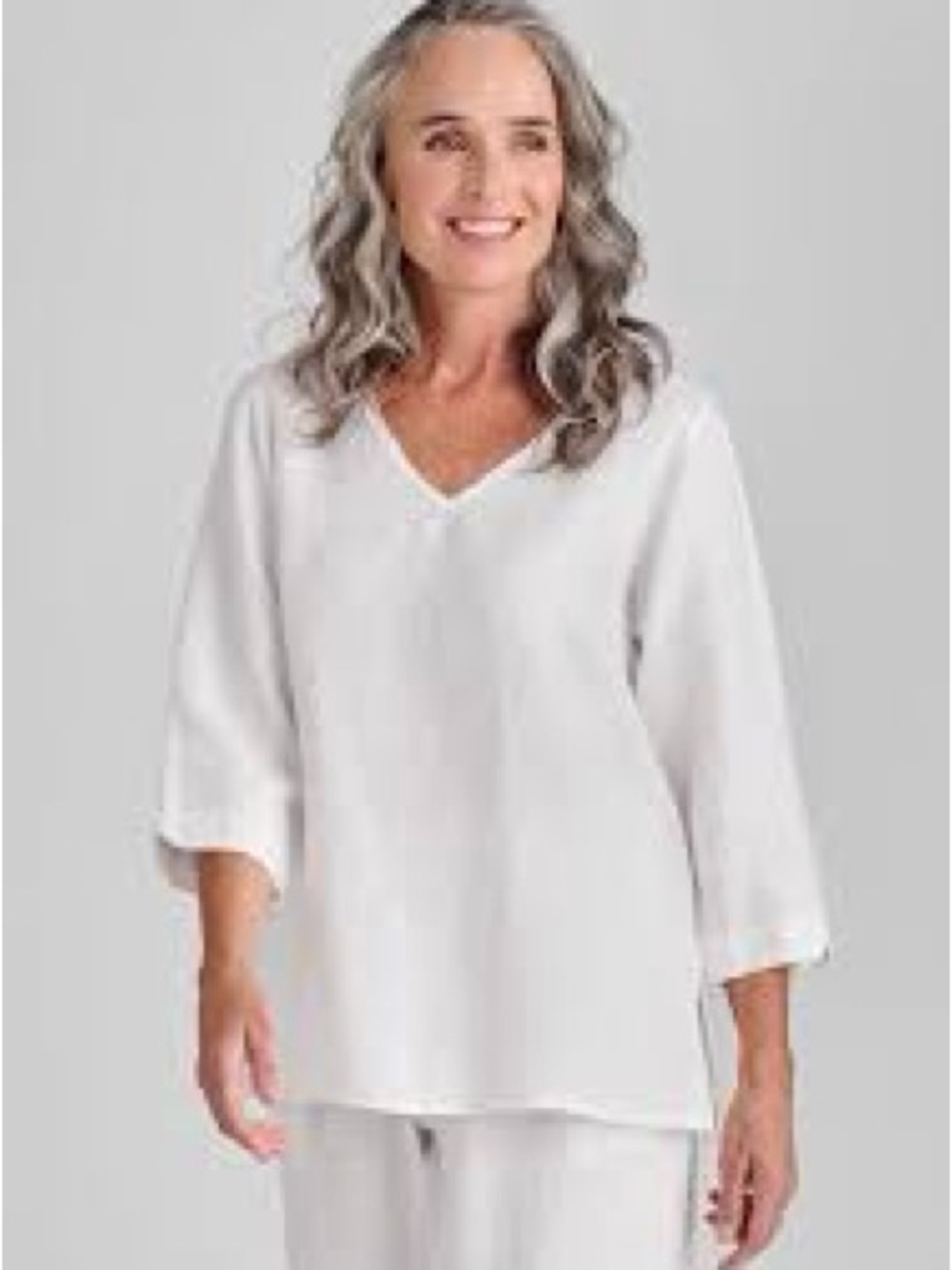 Saks Fifth Avenue White V-Neck Tunic Top